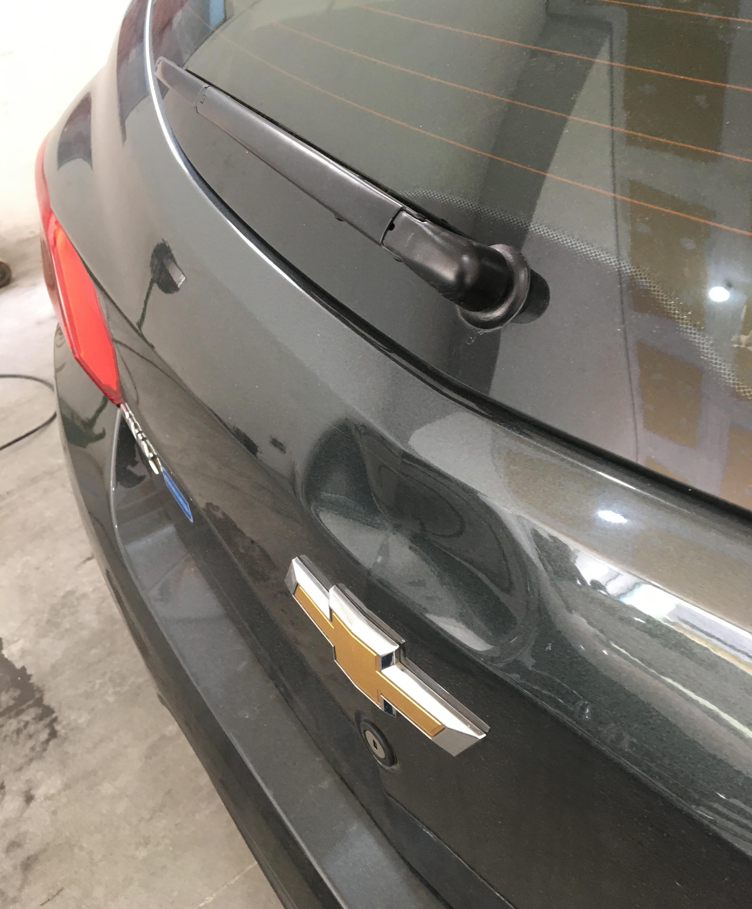 Antes - Imagem mostrando o antes e depois de um carro com amassados causados por batida - Martelinho de ouro em Cotia, Carapicuíba e região